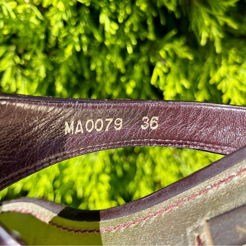 Louis Vuitton LV Logo Monogram Amarante Vernis Thong Sandals - Picture 5 of 12